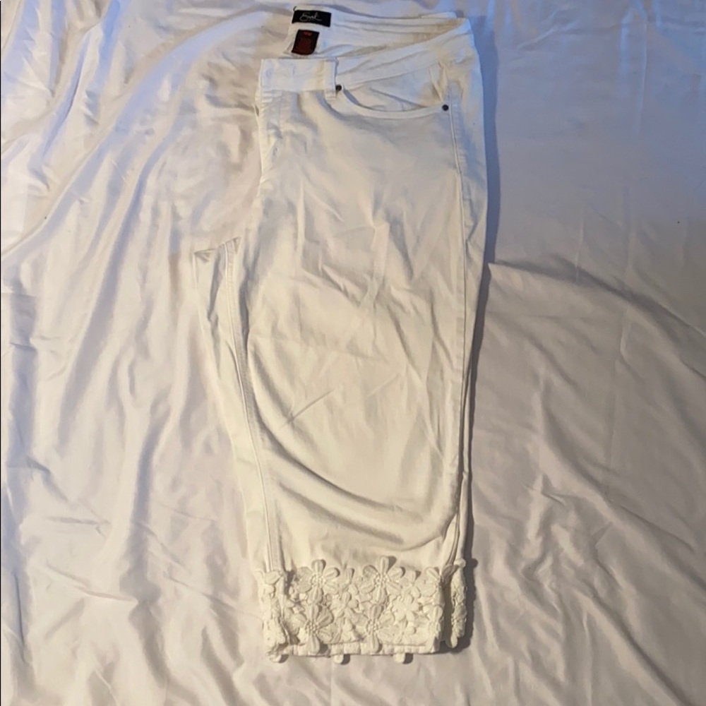 White Capri with bottom detail